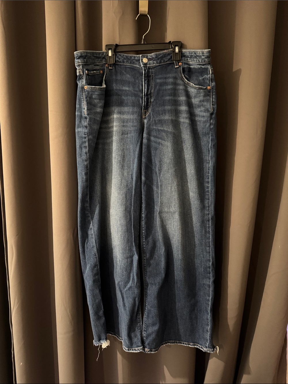 American Eagle Baggy Wide-Leg Women's Jeans in Medium Wash